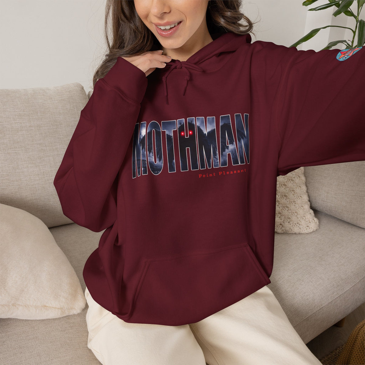 MOTHMAN LURKS Unisex Heavy Blend™ Hooded Sweatshirt