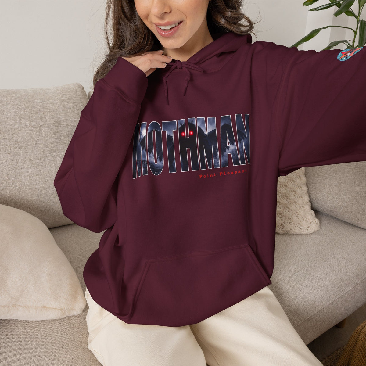 MOTHMAN LURKS Unisex Heavy Blend™ Hooded Sweatshirt