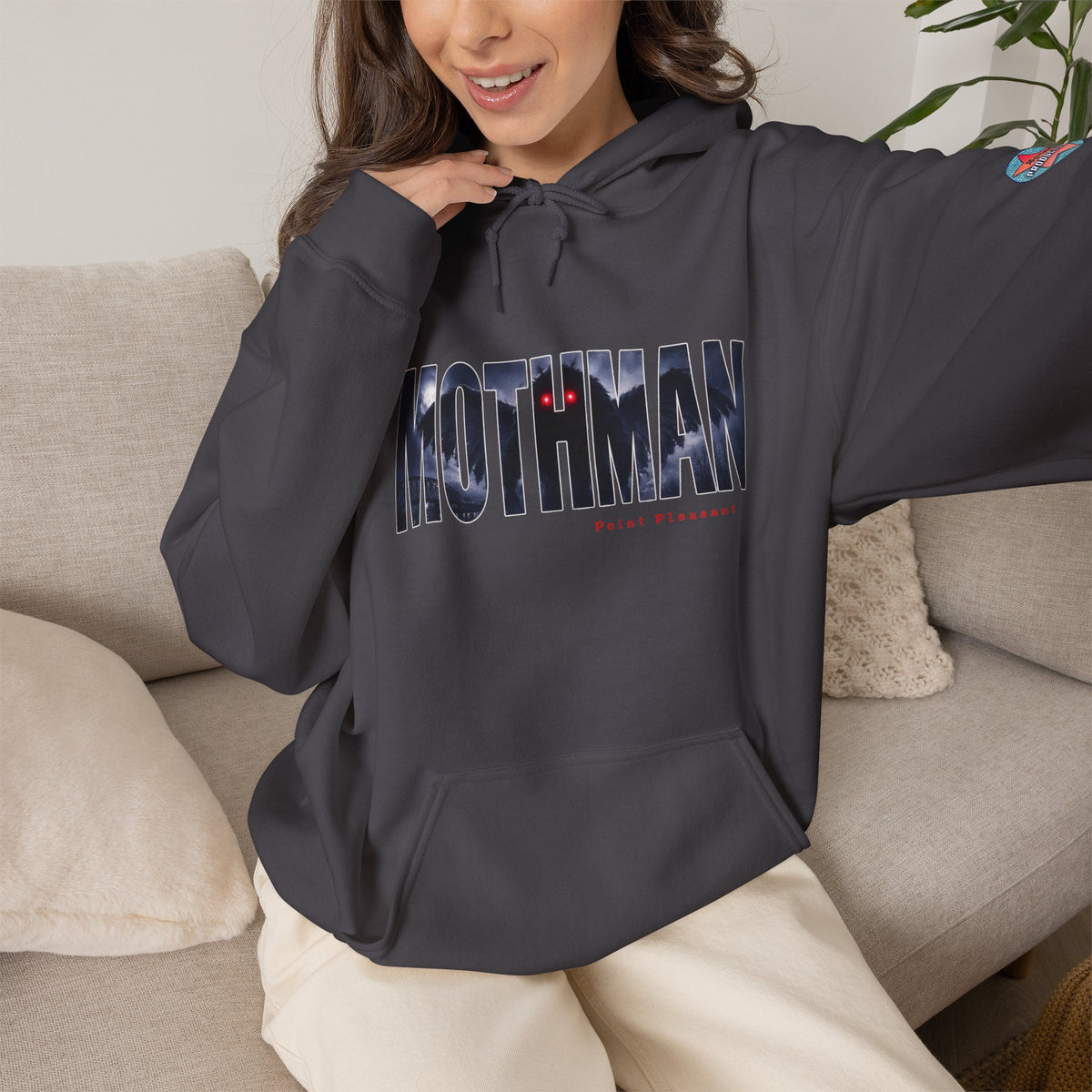 MOTHMAN LURKS Unisex Heavy Blend™ Hooded Sweatshirt