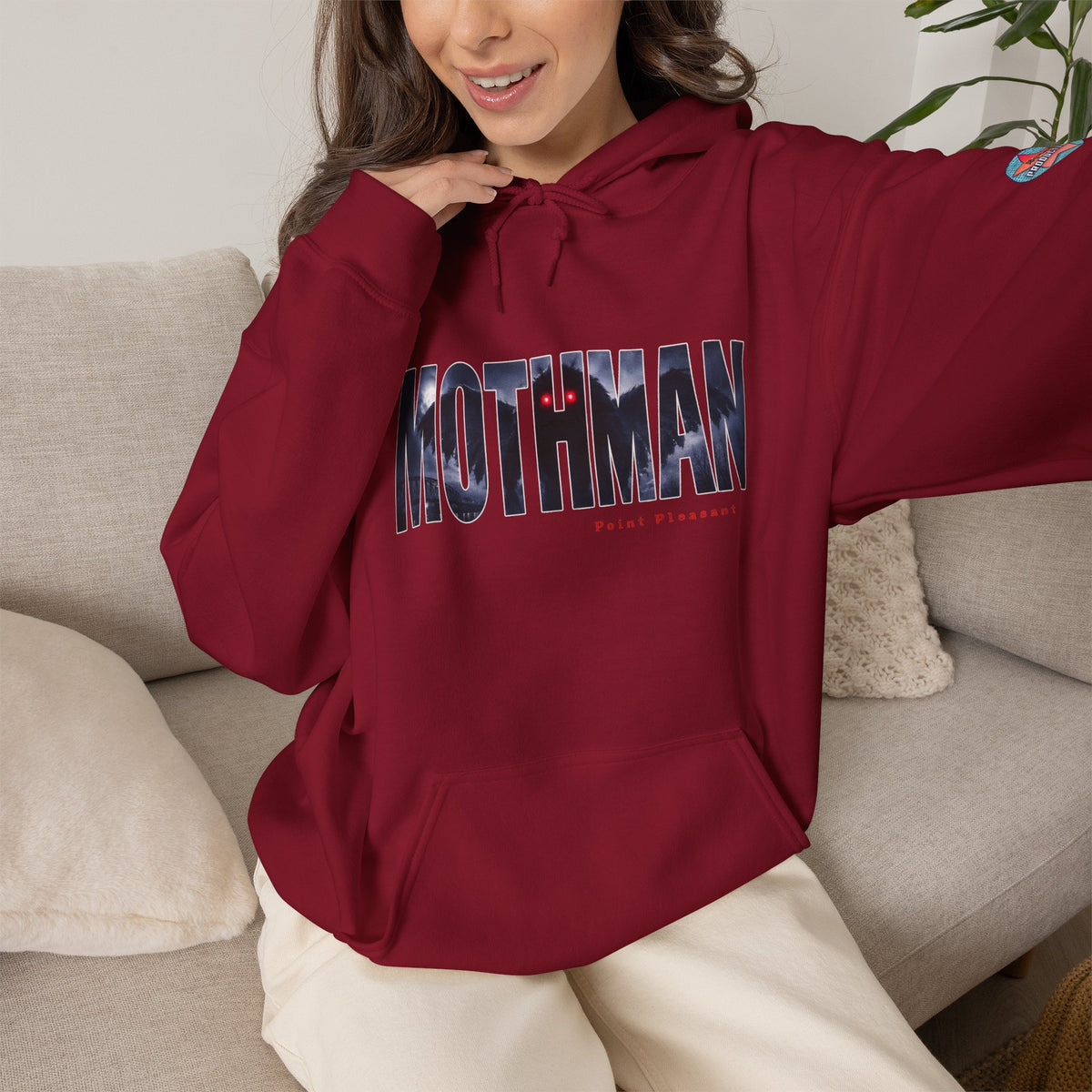 MOTHMAN LURKS Unisex Heavy Blend™ Hooded Sweatshirt