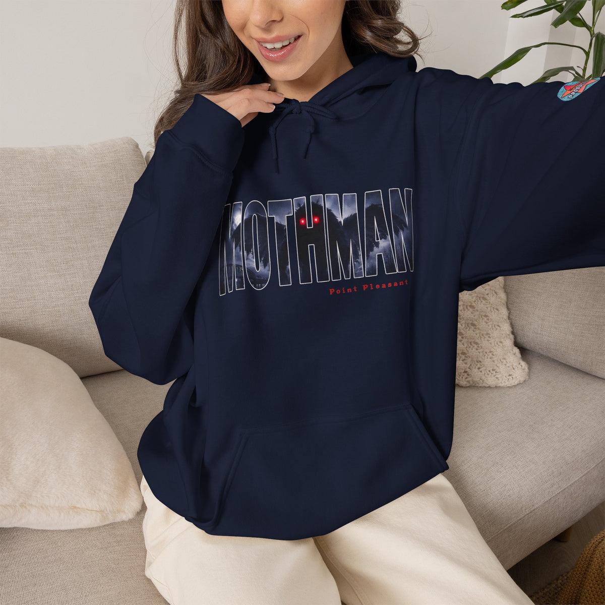 MOTHMAN LURKS Unisex Heavy Blend™ Hooded Sweatshirt